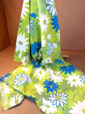 Vintage 1970s Style Floral Fabric Textile | Retro Mod Flower Power Daisy Print